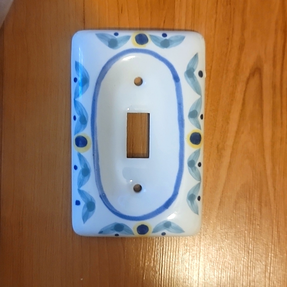 Porcelain light socket cover plate /W 2 knobs that match